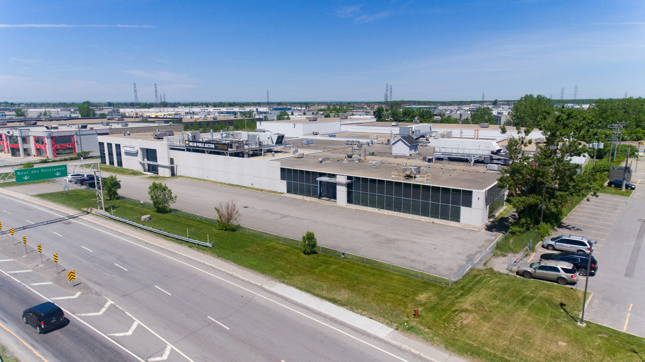 3695, des Laurentides (Highway 15), Laval - BTB REIT